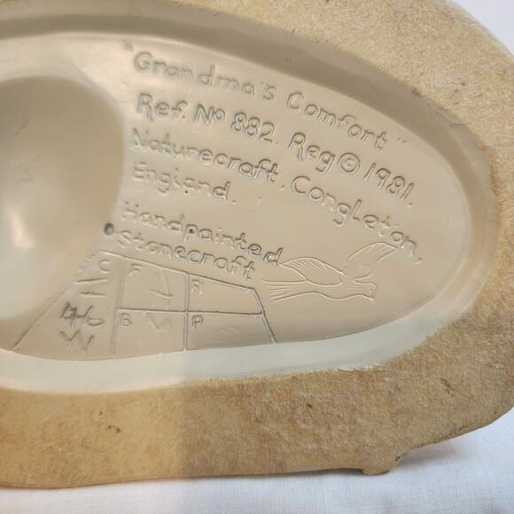 Vtg 1981 Naturecraft England Grandmas Comfort Figure 882 Hand Painted Stonecraft - Picture 3 of 12